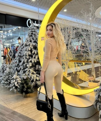 Живу в Москве и уже много лет радую мужчин своими услугами. Обладая креативным подходом и непревзойденными навыками, я гарантирую тебе незабываемый опыт. Мои возможности весьма гибки - я специализируюсь на классическом сексе, орале, анале, сделаю тебе массаж, а также открыта для экспериментов и ролевых игр. Хочешь узнать больше? Посмотри мои фотографии и прочитай отзывы - они говорят сами за себя. Добавь в свою жизнь немного страсти и разнообразия, не сомневайся, а просто напиши мне! 💋💕🔥 3470, 21 год